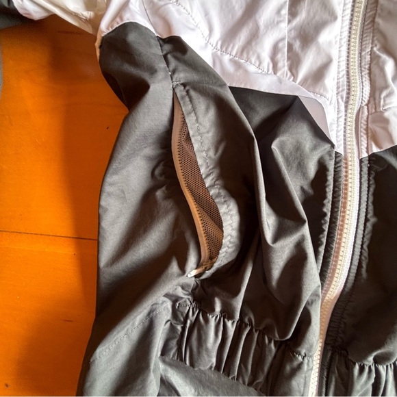 Nike Sportswear S white grey color block wind runner jacket - Picture 2 of 4
